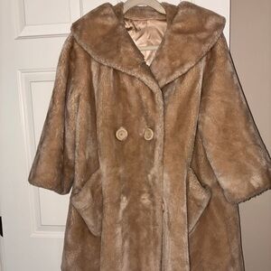 Borgana Deluxe Elegant Tan Faux Fur Coat Preowned